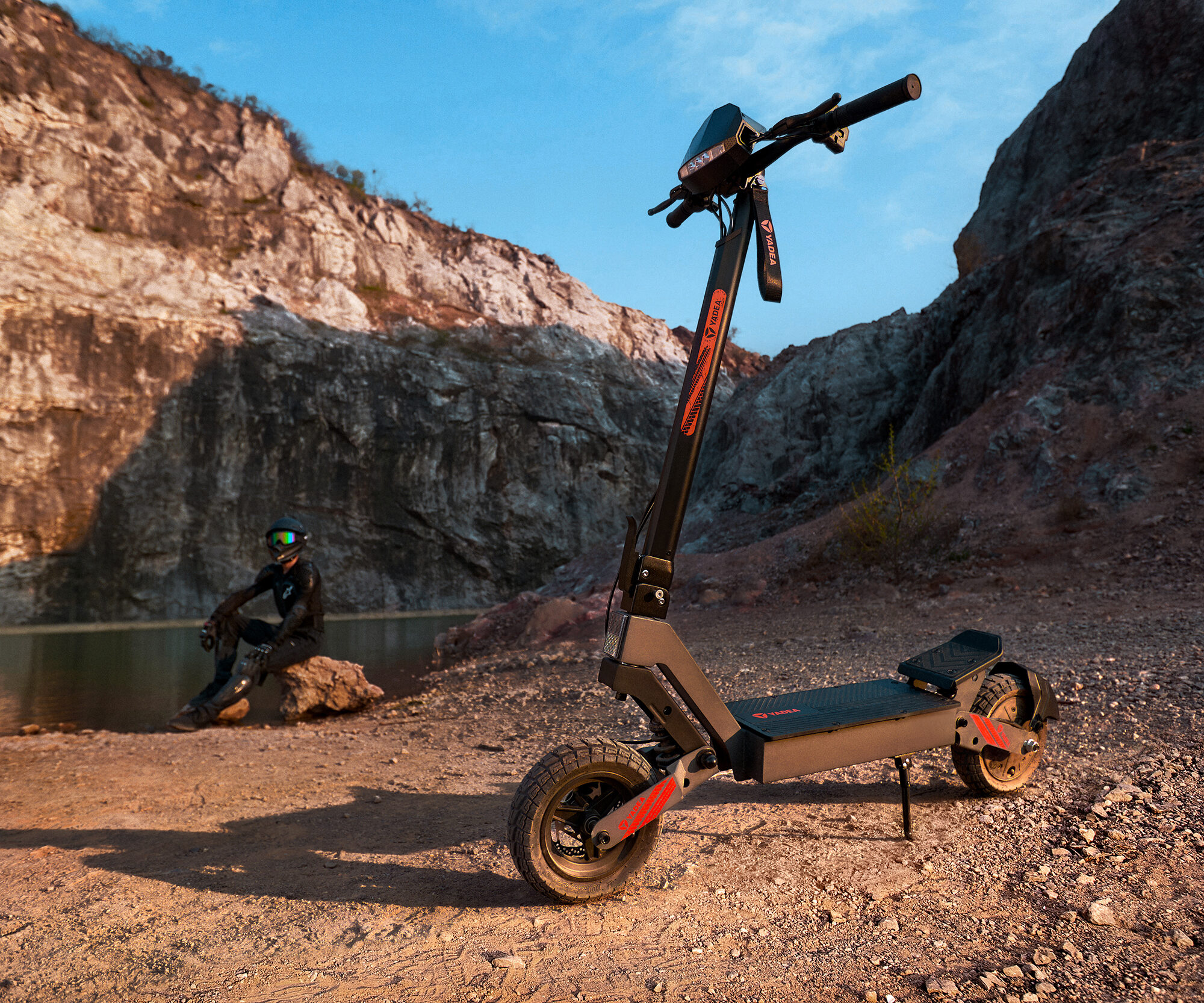 Yadea G10 Electric Scooter with 50KM Range, 800W Motor, Touchscreen, Dual Suspension & Disc Brakes – Off-road Tubeless Tires – Max Output 1200W